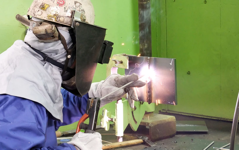 溶接系競技のアーク溶接の写真